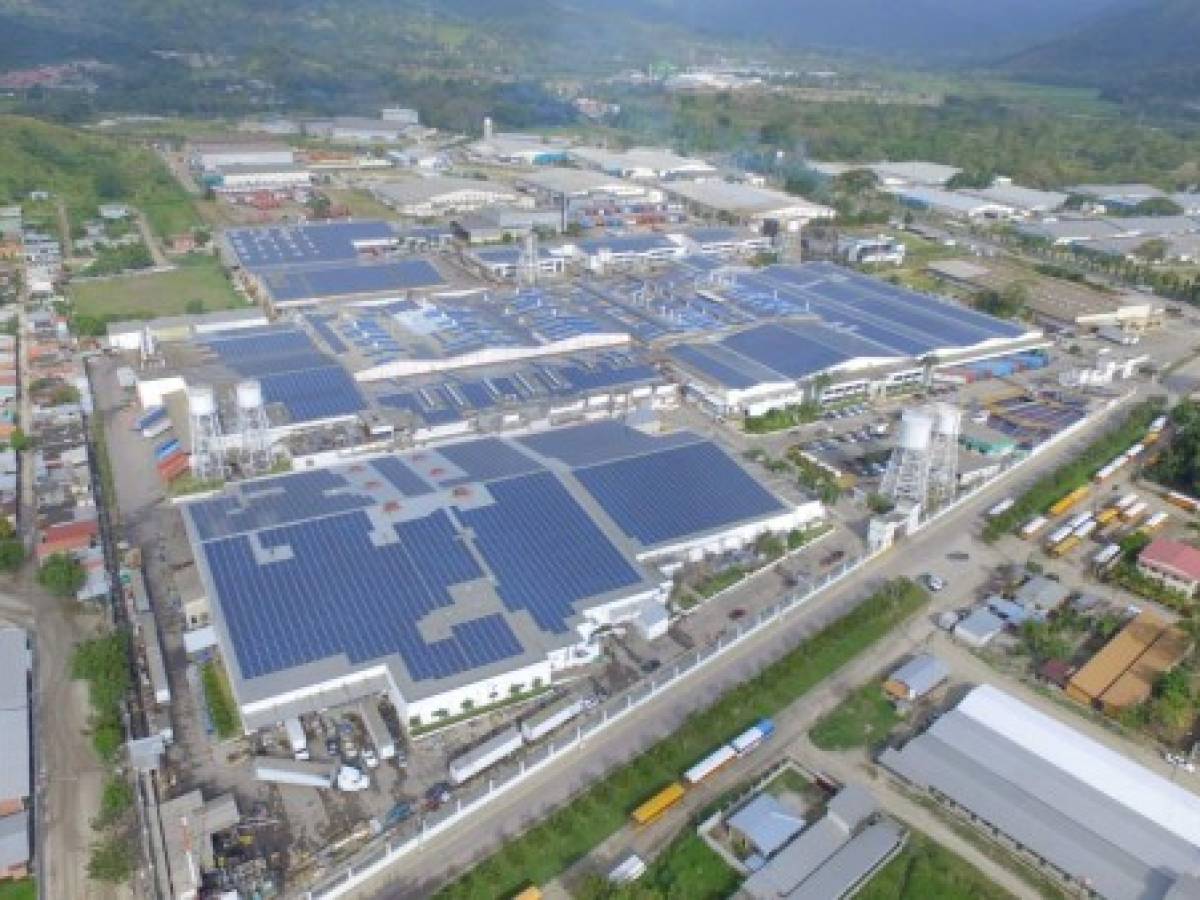En Centroamérica, las soluciones B2B crecen gracias a proyectos llave en mano de generación de energía solar, en especial en países como El Salvador, donde el precio de la energía industrial es de las más caras en Centroamérica. En Centroamérica, las soluciones B2B crecen gracias a proyectos llave en mano de generación de energía solar, en especial en países como El Salvador, donde el precio de la energía industrial es de las más caras en Centroamérica.