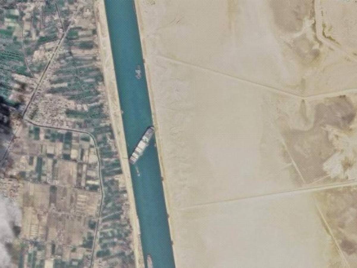 Bloqueo en Canal Suez paraliza tránsito de más de US$9.4 millones de mercancías