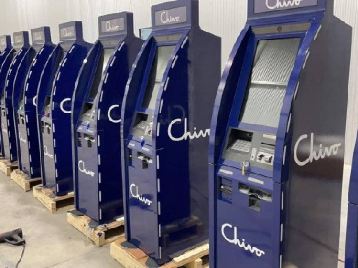 El Salvador contará con 200 cajeros automáticos para canjear bitcoin por dólares