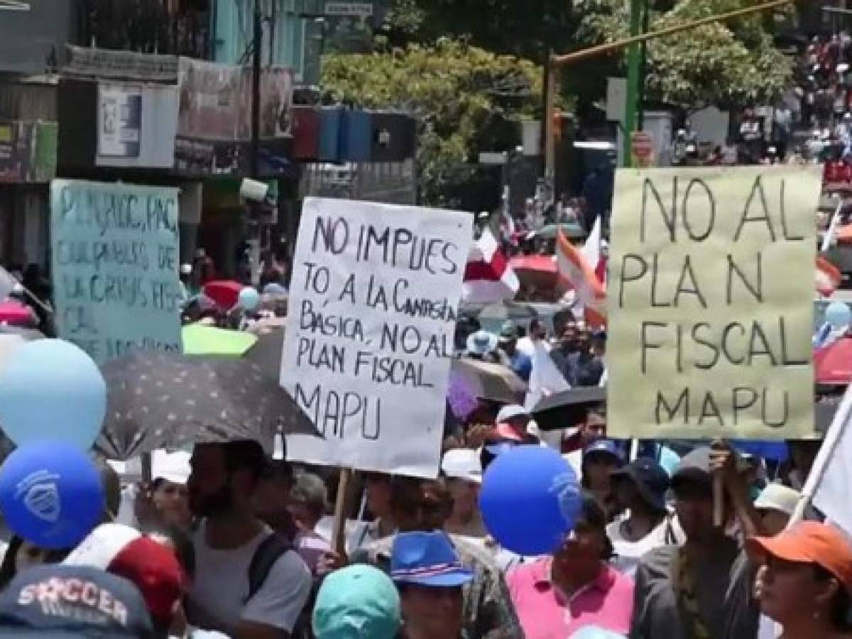 Costa Rica entra en segunda semana de huelga mientras congreso analiza plan fiscal