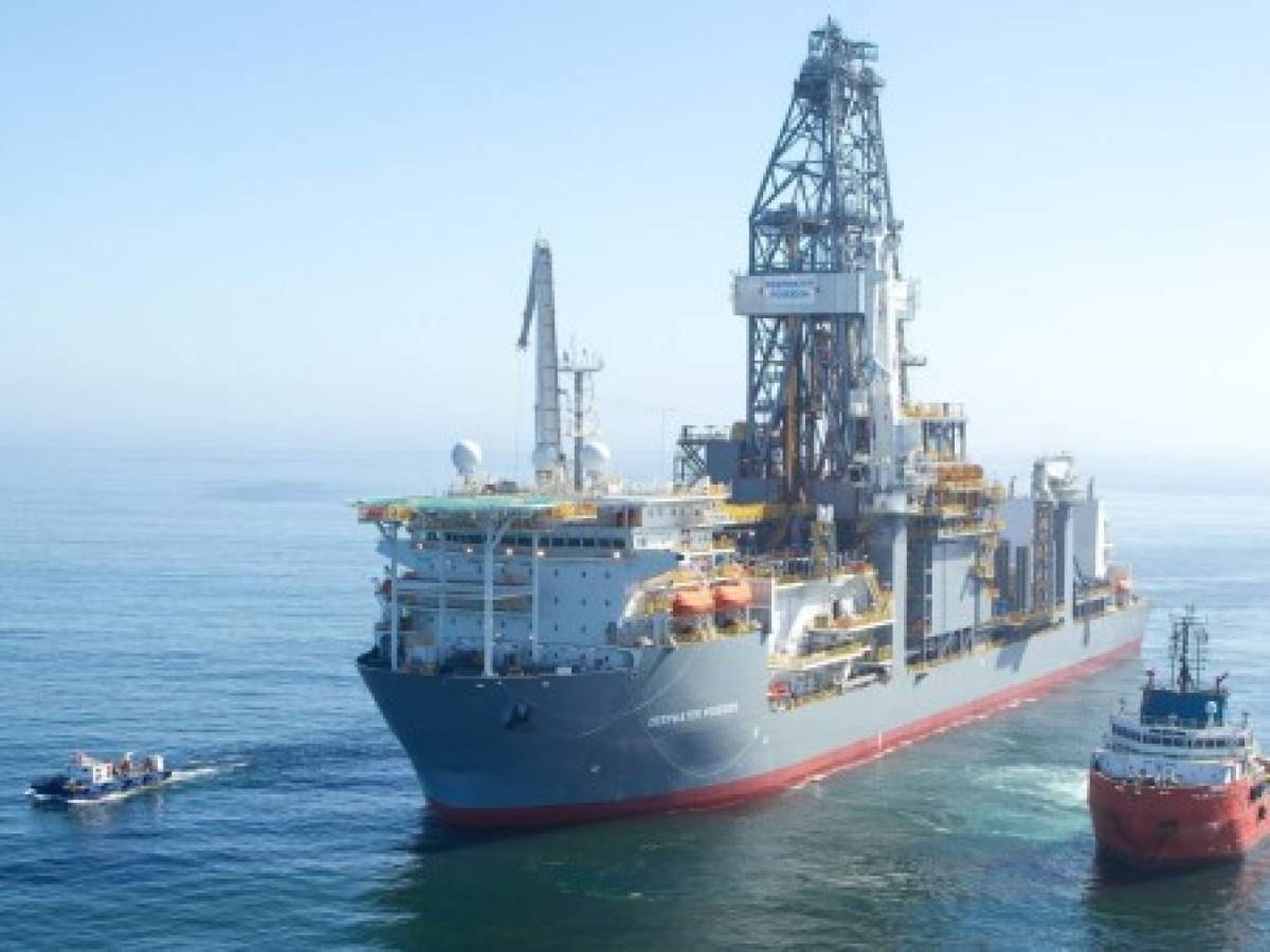 Chevron compra a Shell el 40% de tres bloques en aguas profundas en México