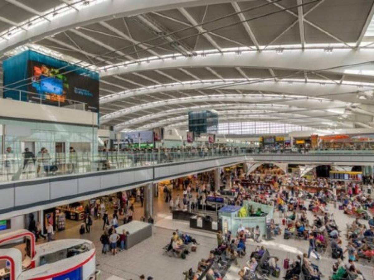 Aeropuerto de Londres apuesta por la inteligencia artificial para reducir la brecha entre vuelos