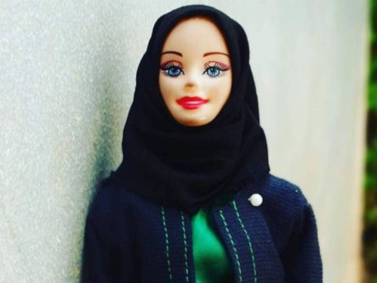 Barbie se pone el hiyab para honrar a atleta olímpica Ibtihaj Muhammad
