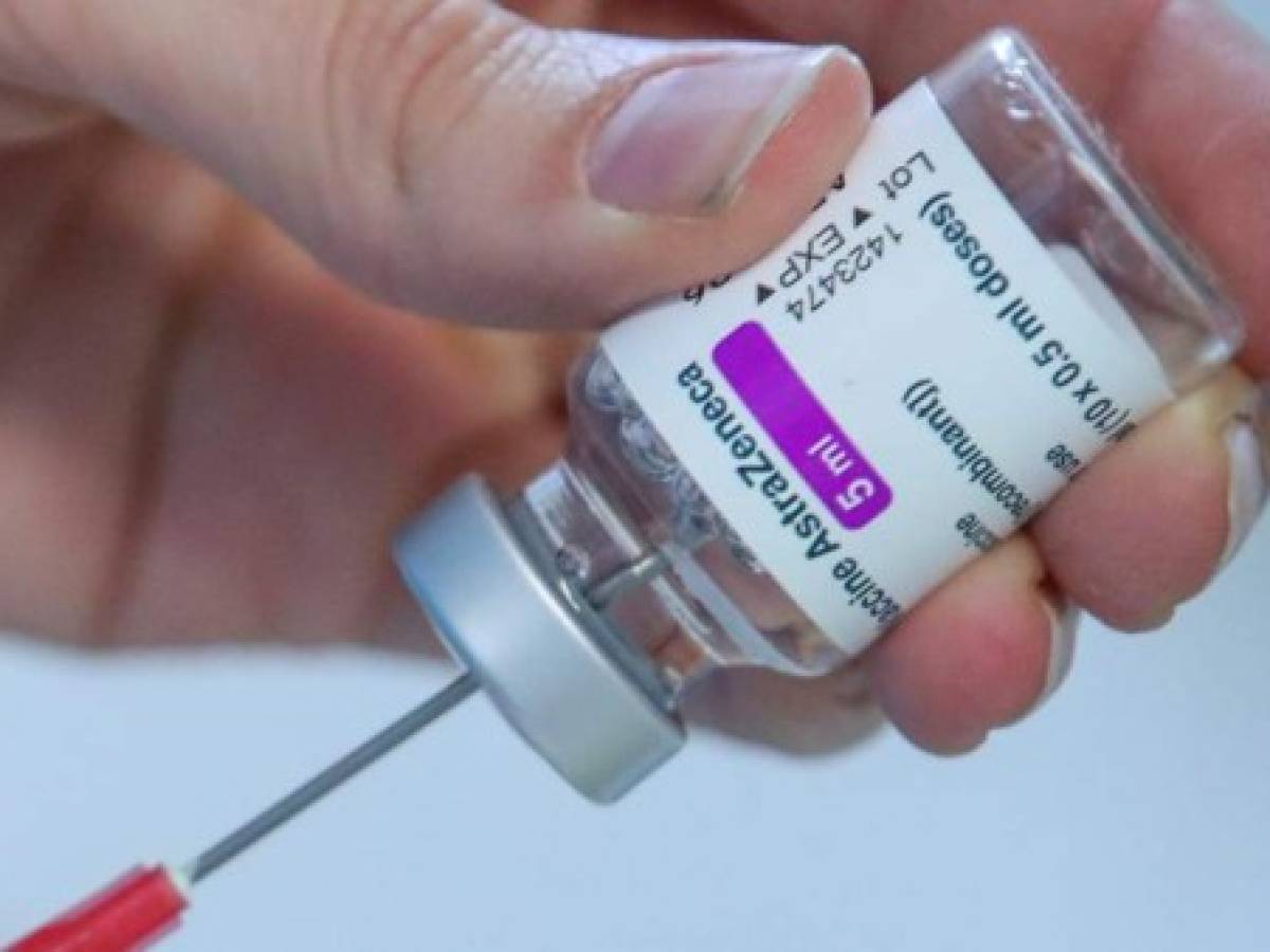 Europa reinicia uso de vacunas de AstraZeneca tras aval de Agencia de Medicamentos