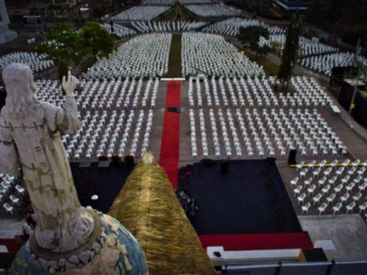 La estatua del Divino Salvador del Mundo previo a la Beatificación de los Sacerdotes Rutilio Grande y el italiano Cosme Spessoto, quienes junto a dos laicos suben a los altares de la Iglesia Católica, este sábado 22 de enero de 2022.Estrategia y Negocios Foto/ Salvador Melendez