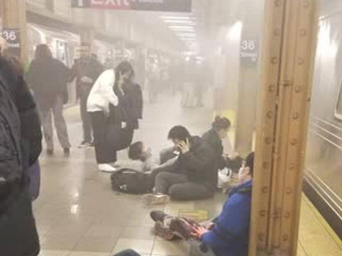 Tiroteo en metro de New York deja al menos 16 heridos, pero aún no se clasifica como terrorismo