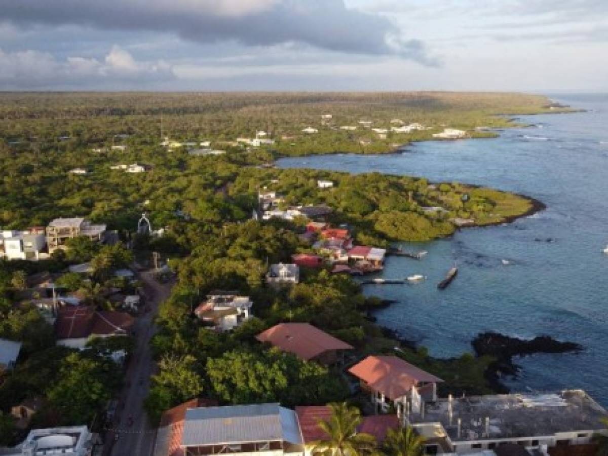 Desarrollan instrumento para luchar contra contaminación de plástico en Galápagos