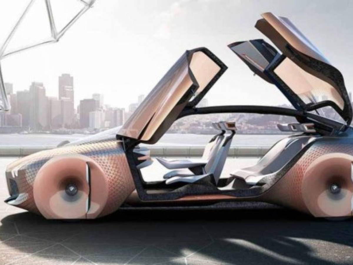 BMW presenta el auto del futuro: es autónomo y no tiene tablero
