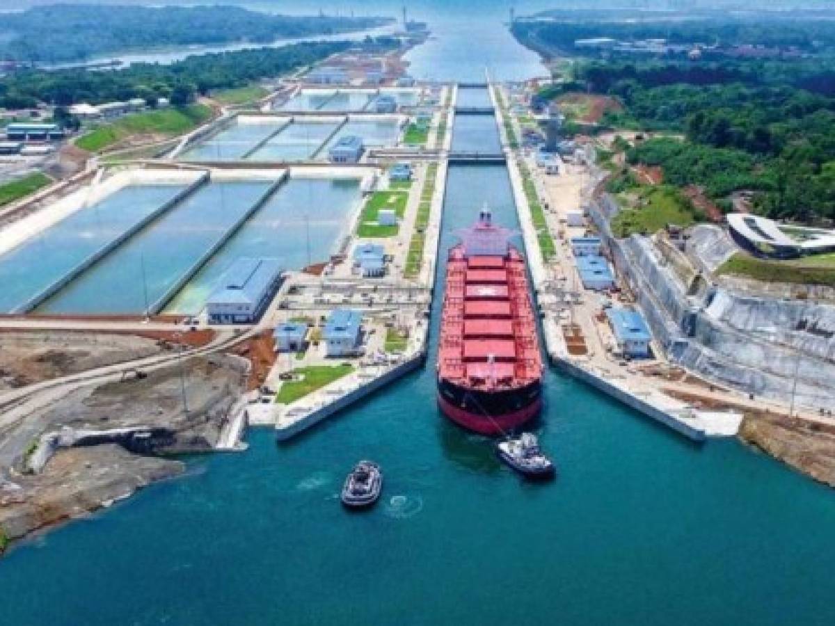 Canal de Panamá invertirá US$32.000 millones en una década para mejorar su competitividad