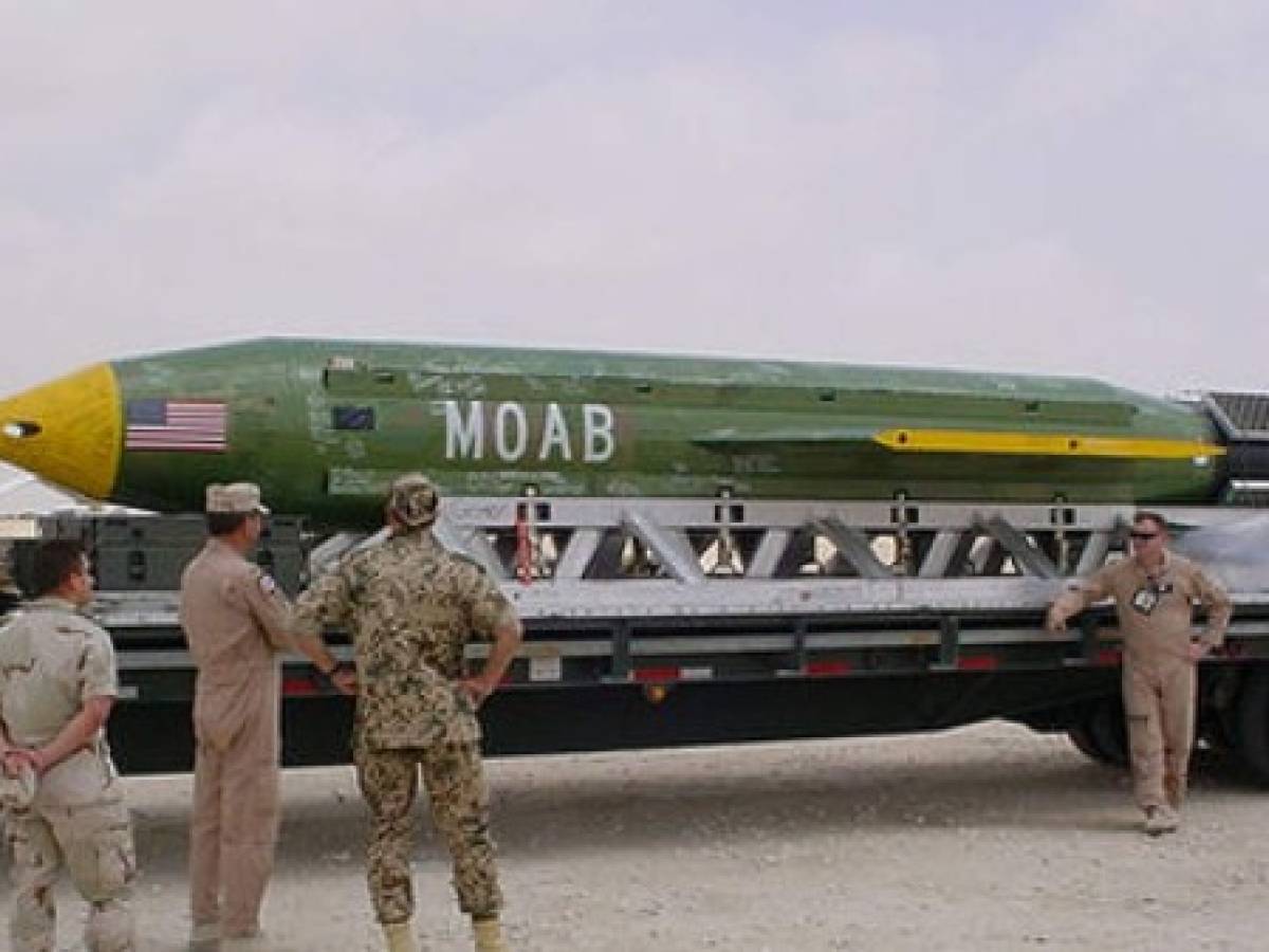 EE.UU. lanza en Afganistán la mayor bomba no nuclear de su arsenal contra el Estado Islámico