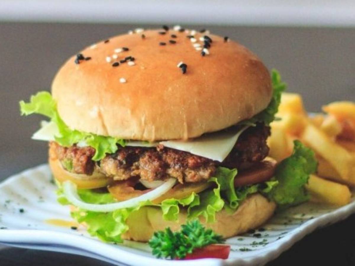 Nestlé le apuesta al veganismo a través de su hamburguesa sin carne