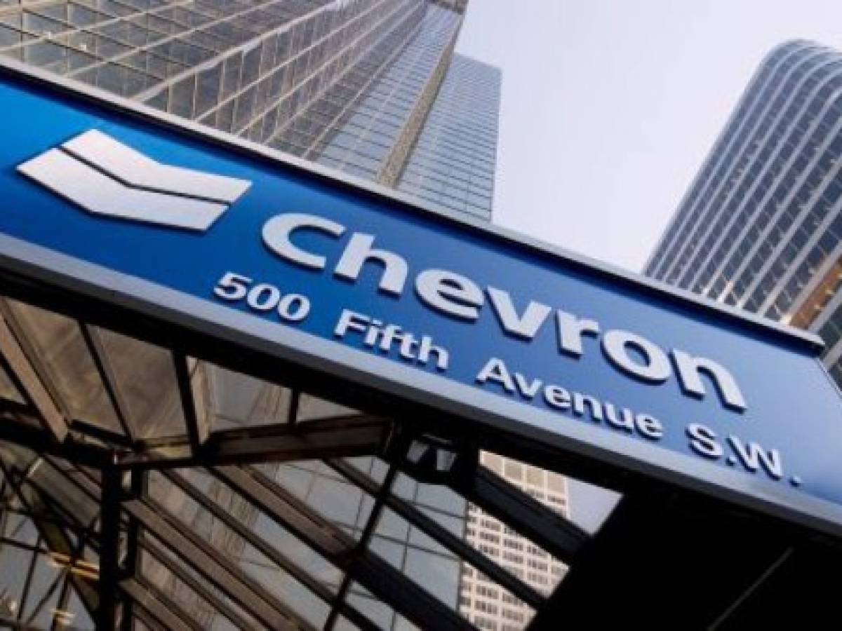 El CEO de Chevron se compromete con no salir de Venezuela ante venta de activos