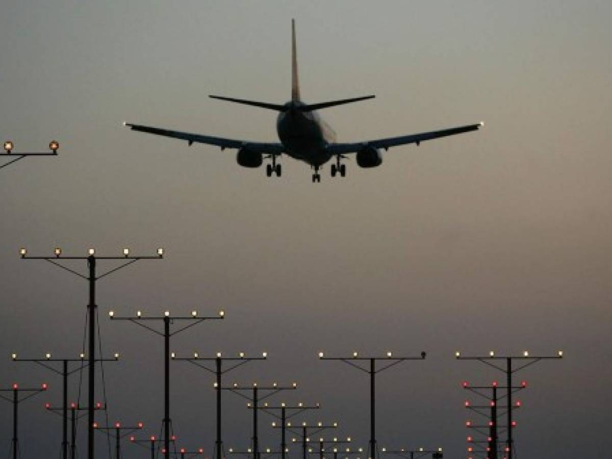 Estados Unidos suspende 44 vuelos de pasajeros operados por líneas aéreas chinas