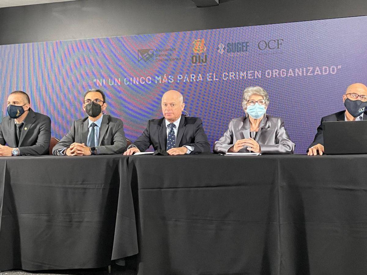 De izquierda a derecha: Yorkssan Carvajal, Jefe de la Sección de Fraudes del Organismo de Investigación Judicial (OIJ), Raúl Rivera. Asesor ciberseguridad ABC, Álvaro Saborío. Presidente de la Asociación Bancaria Costarricense (ABC), Rocío Aguilar. Superintendente General de Entidades Financieras y Danilo Montero. Director de la Oficina del Consumidor Financiero (OCF). De izquierda a derecha: Yorkssan Carvajal, Jefe de la Sección de Fraudes del Organismo de Investigación Judicial (OIJ), Raúl Rivera. Asesor ciberseguridad ABC, Álvaro Saborío. Presidente de la Asociación Bancaria Costarricense (ABC), Rocío Aguilar. Superintendente General de Entidades Financieras y Danilo Montero. Director de la Oficina del Consumidor Financiero (OCF).