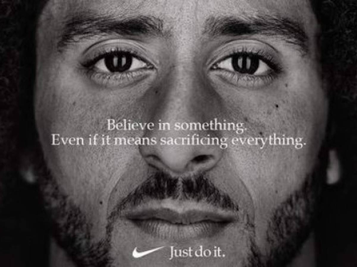 Nike anota un 'touchdown' con campaña publicitaria con Colin Kaepernick