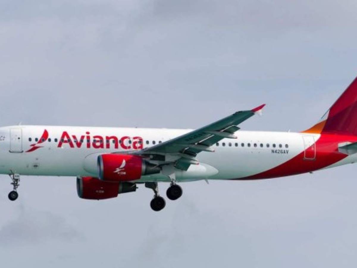 Cambio de tecnología genera caos en vuelos de Avianca en Colombia