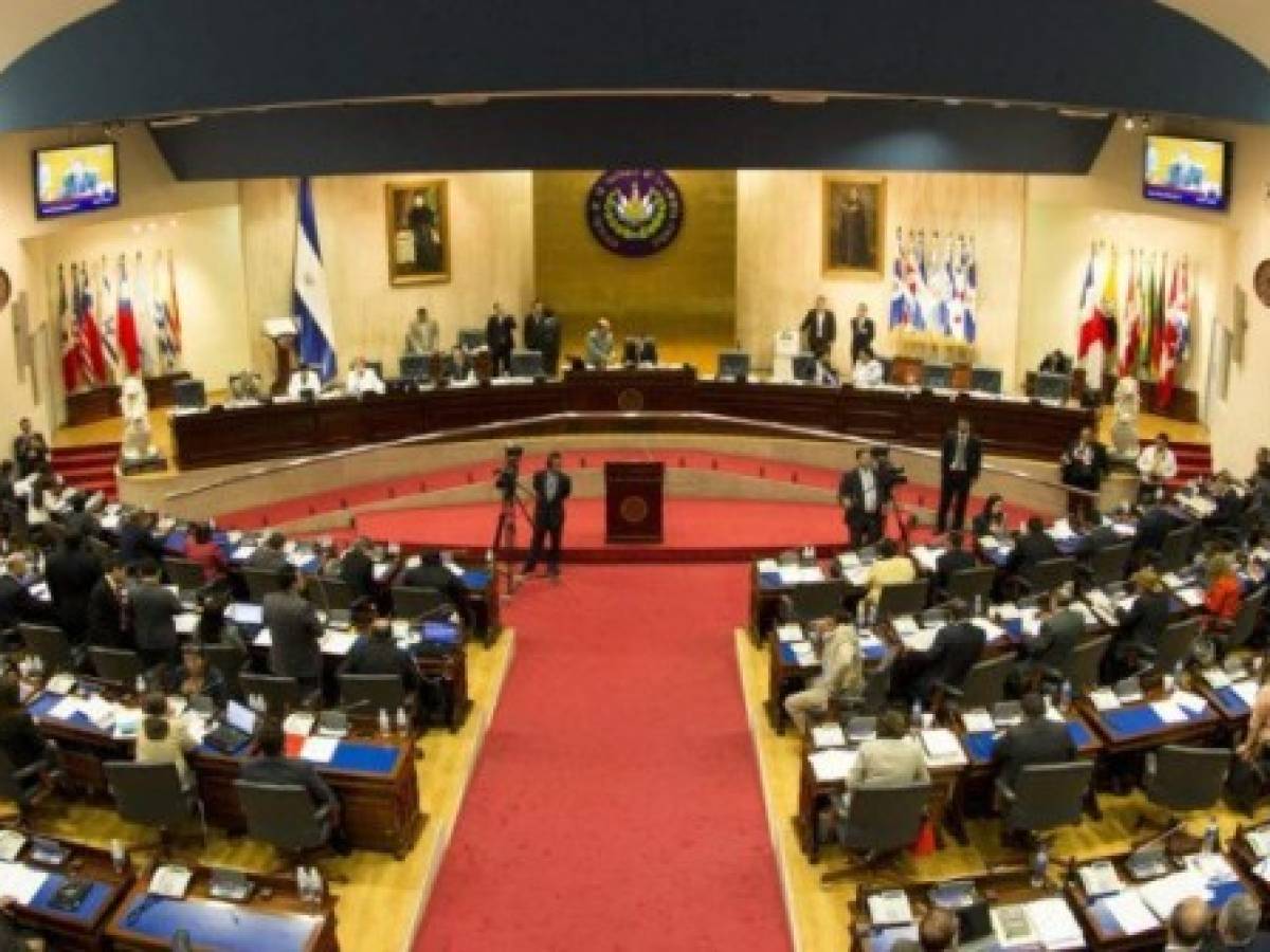 El Salvador: Denuncian acuerdos en la Asamblea Legislativa