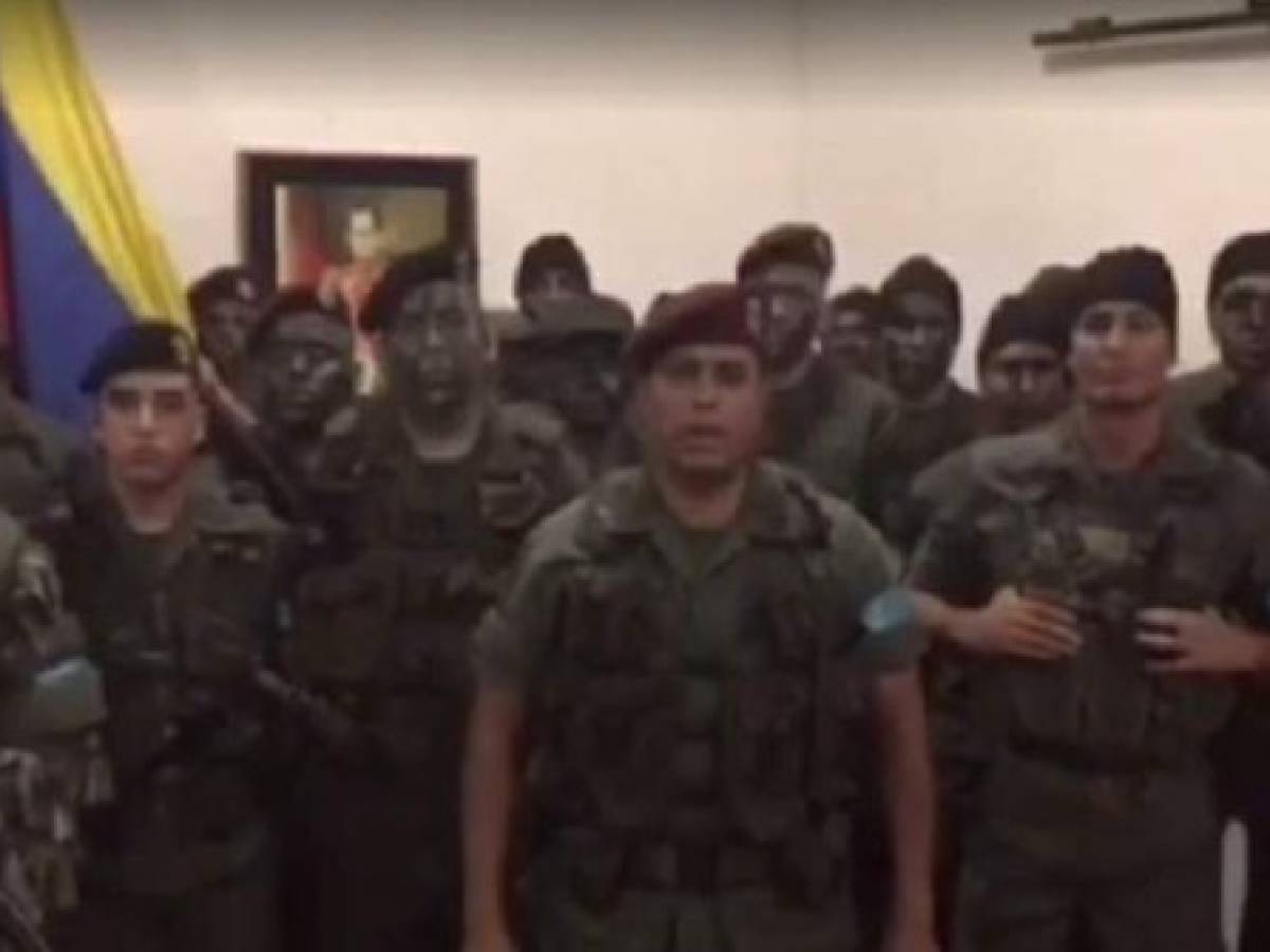 La madrugada del domingo 06 de agosto, el capitan Juan Caguaripano tomó junto a un grupo de hombres armados el área de prevención del Fuerte Paramacay en Valencia, Edo Carabobo. La madrugada del domingo 06 de agosto, el capitan Juan Caguaripano tomó junto a un grupo de hombres armados el área de prevención del Fuerte Paramacay en Valencia, Edo Carabobo.