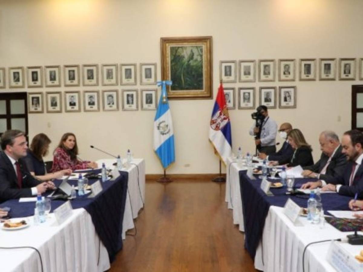 Guatemala estrecha relaciones bilaterales con Serbia