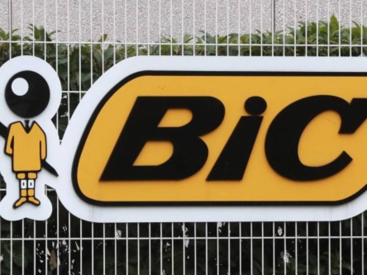 Brasil: Bolsonaro dejará de usar bolígrafos Bic 'por ser una marca francesa'