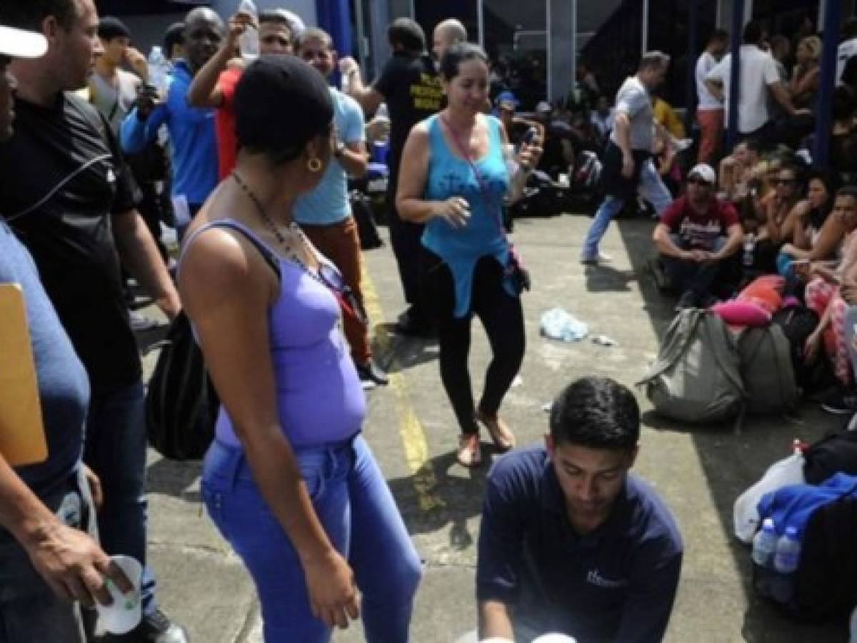 2.000 cubanos en limbo migratorio en frontera Costa Rica-Nicaragua