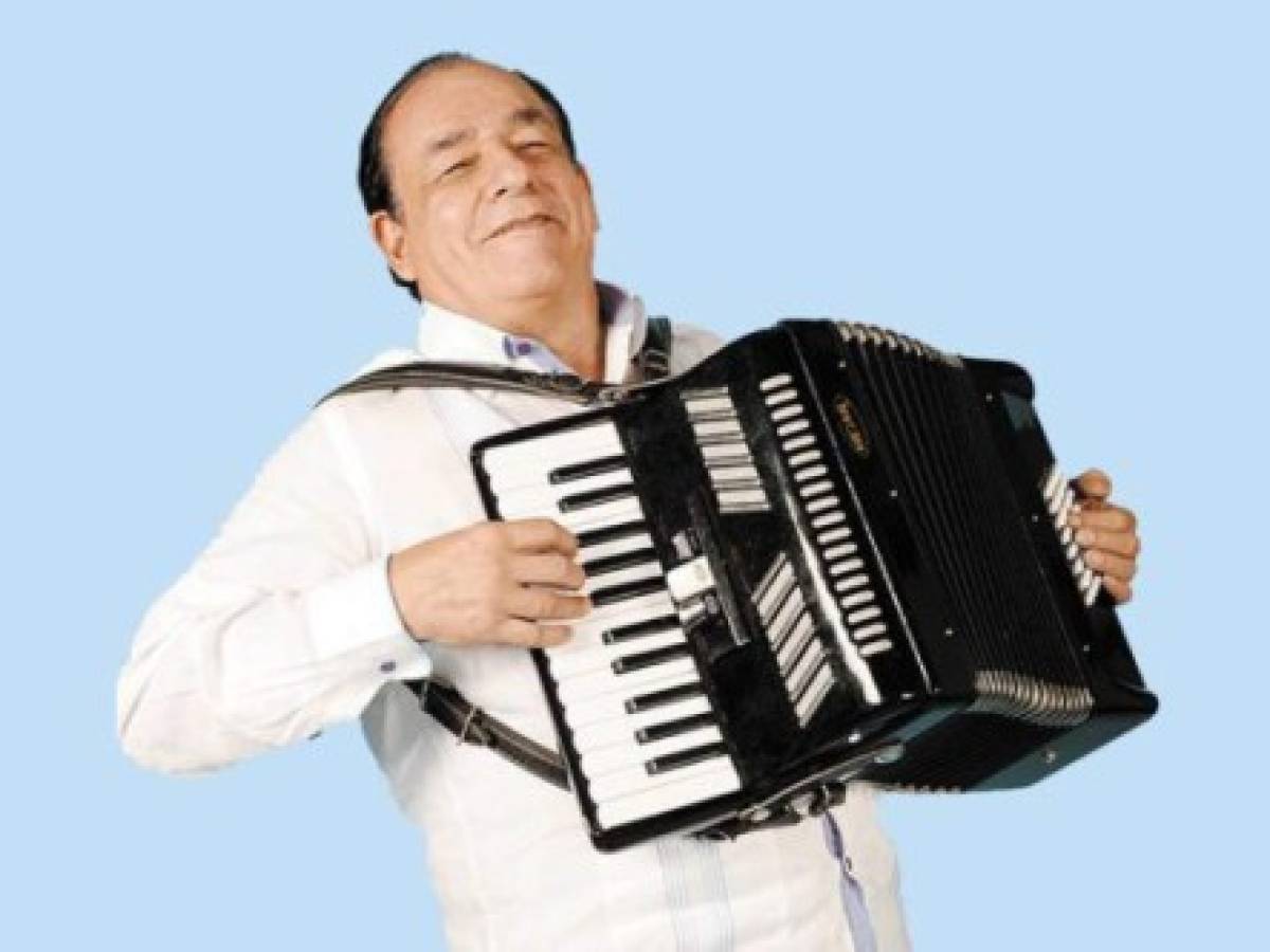 El cantautor nicaragüense Carlos Mejía Godoy se fue a Costa Rica