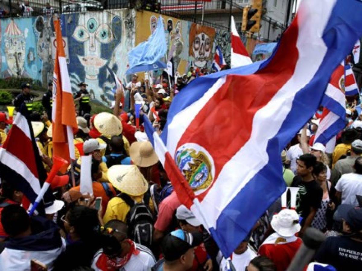 Costa Rica: Alvarado ratifica ley que límita derecho a huelga y la prohibe en servicios esenciales