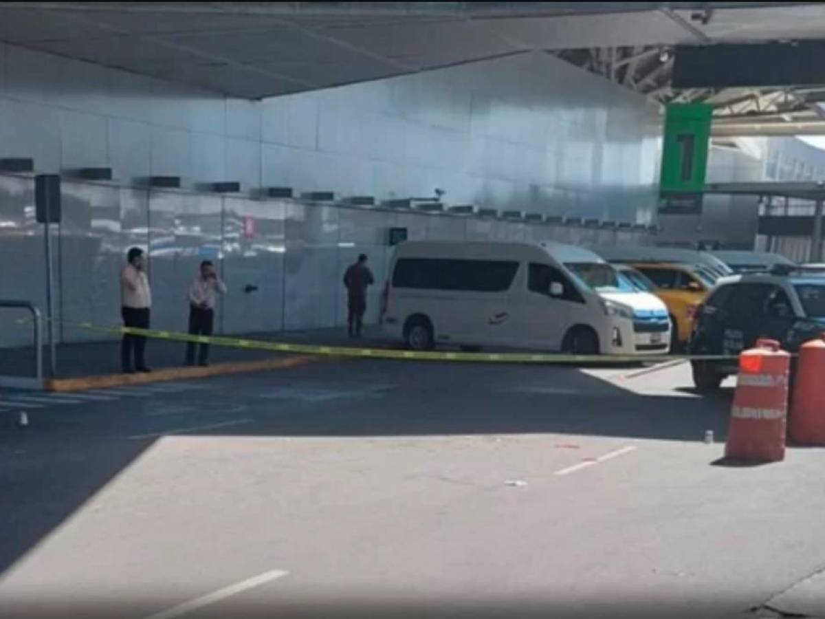 Tiroteo en aeropuerto de Ciudad de México deja policías heridos