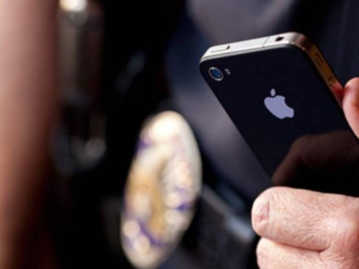 Recomiendan en EE.UU. instalar en iPhone atajo para avisar a amigos de control policial