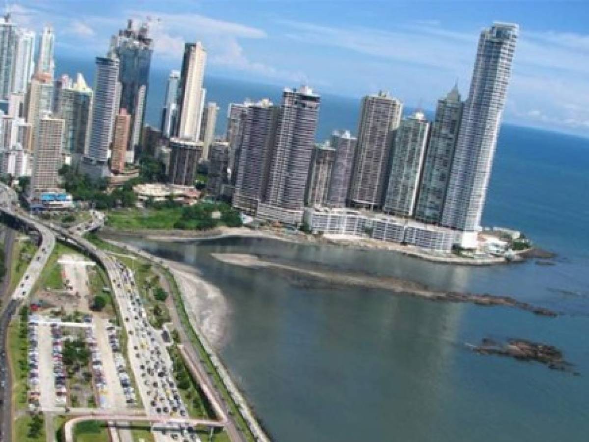 Panamá: Centro bancario eleva 40% la utilidad neta