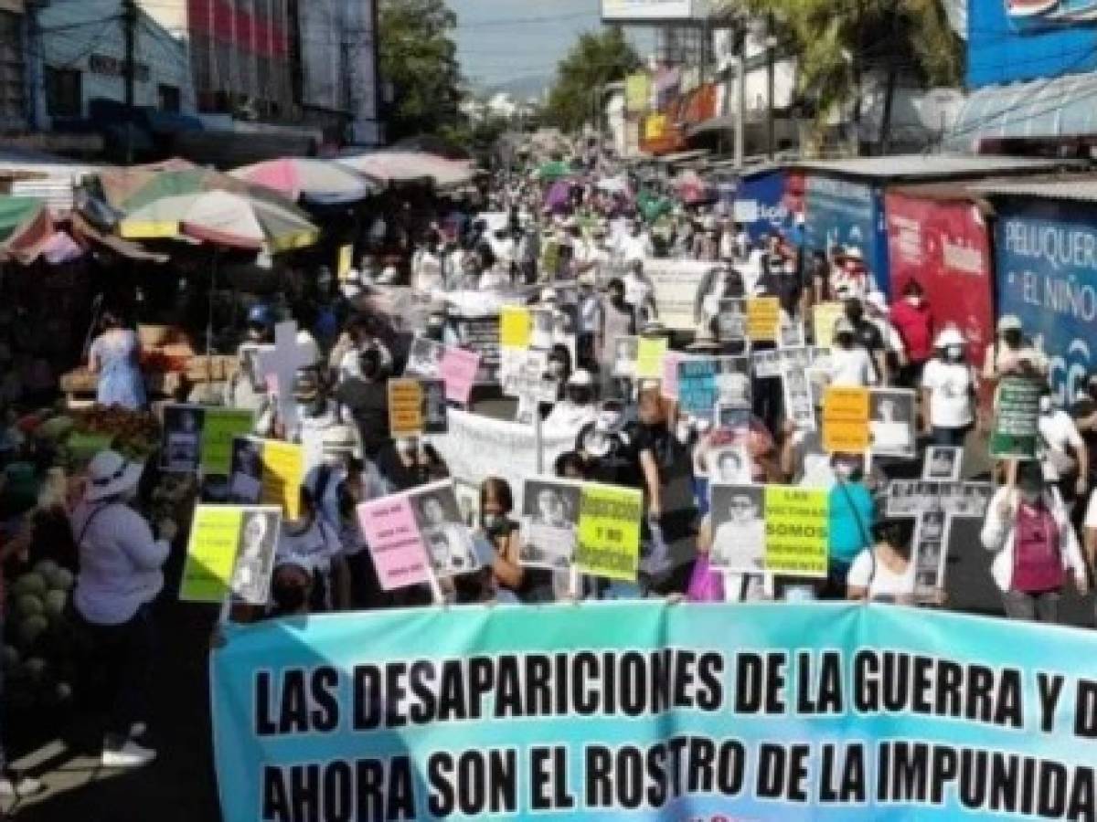Salvadoreños conmemoran Acuerdos de Paz y reclaman por desapariciones y retroceso democrático