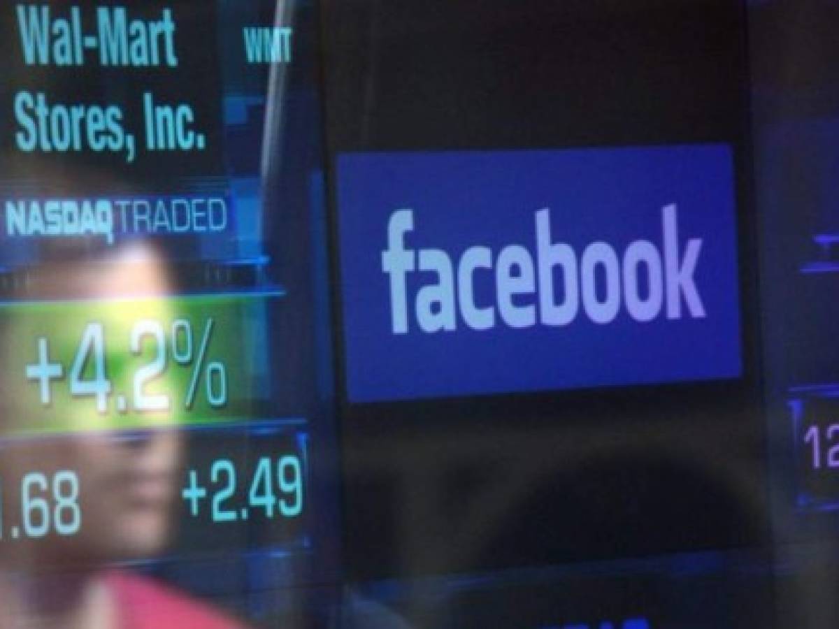 Wall Street cierra sesión dispersa tras desplome de las acciones de Facebook