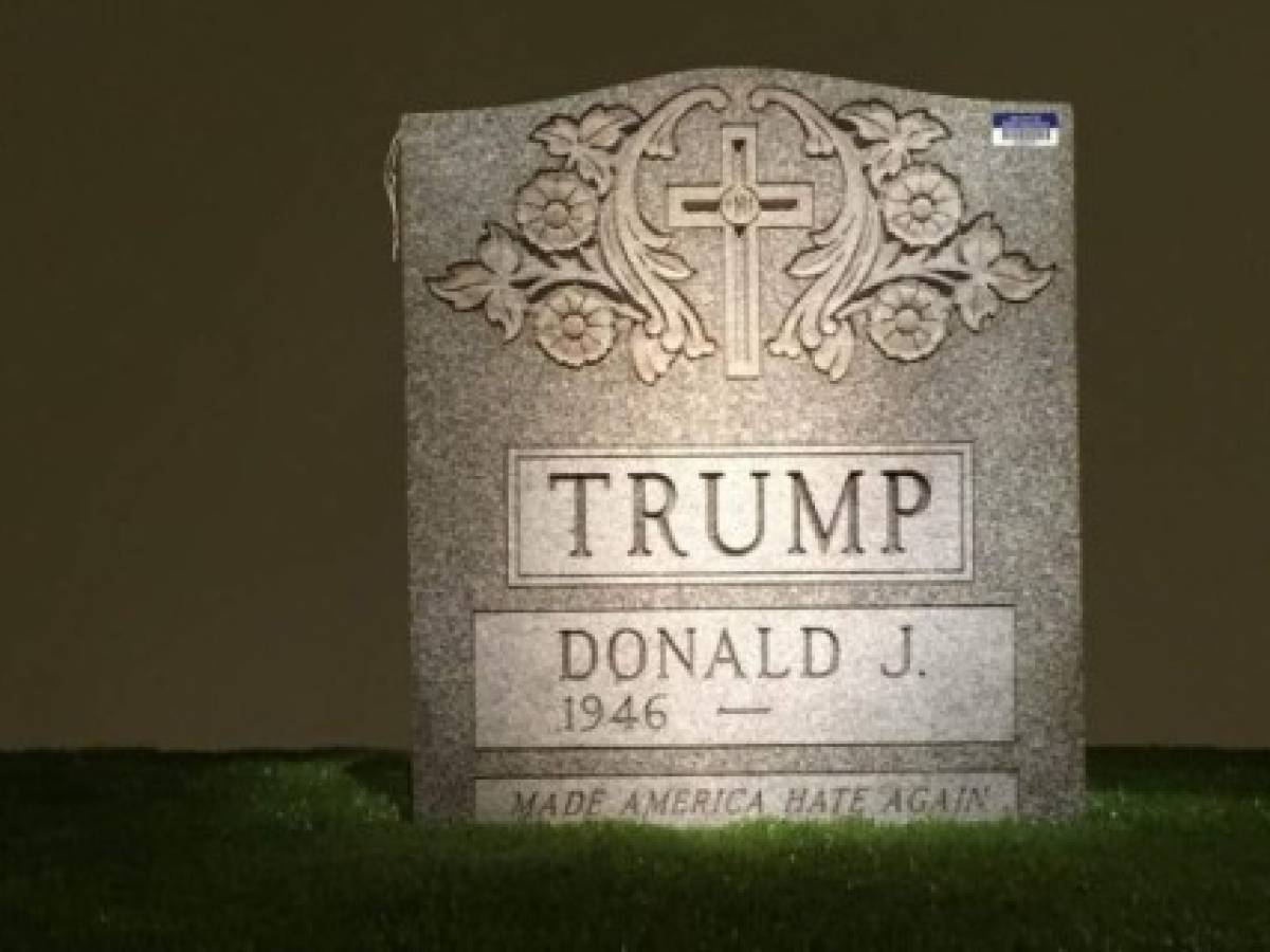 Galería de Nueva York expone la 'lápida de Trump'