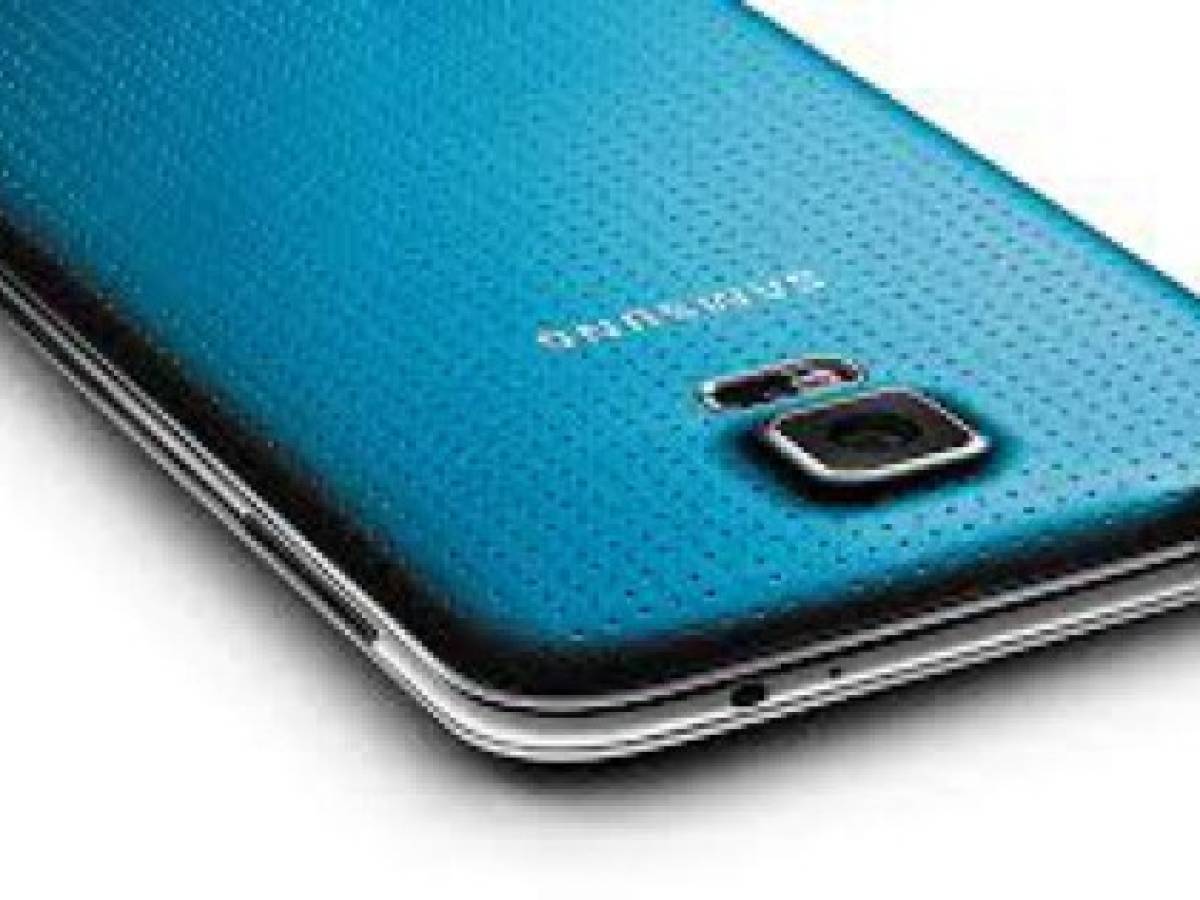 Samsung lanzaría versión de lujo de Galaxy S5