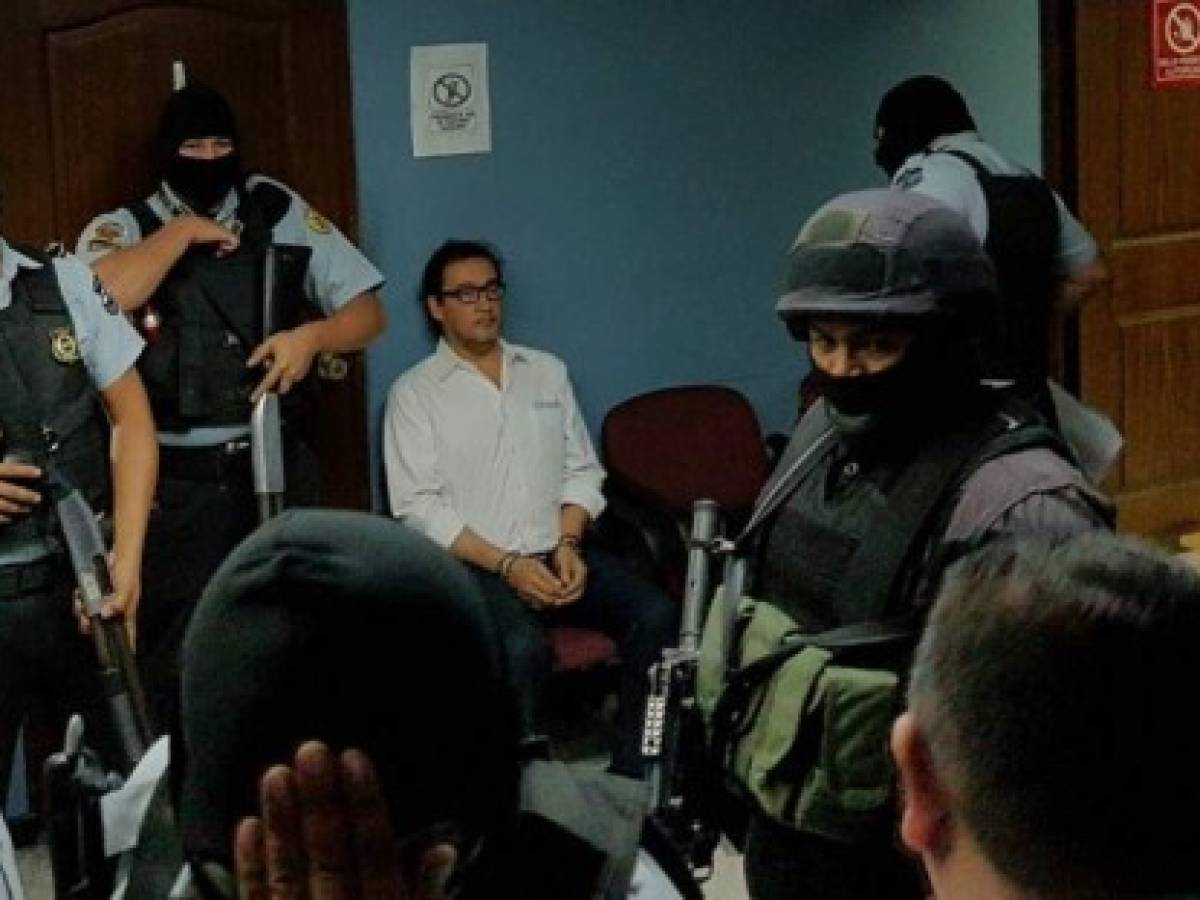 El Salvador: exfiscal general es enviado a detención provisional