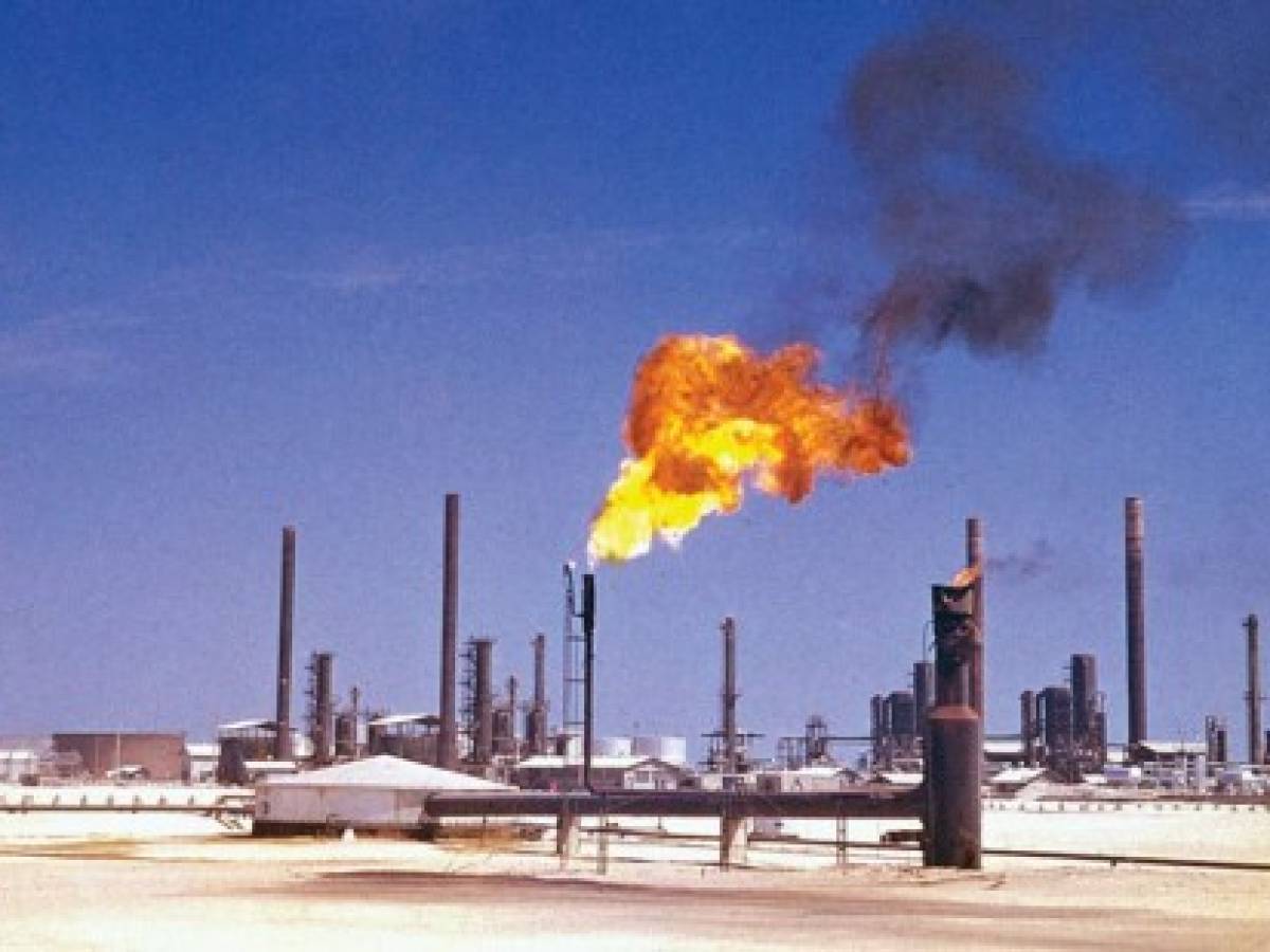 Arabia Saudí registra un déficit récord por la caída del petróleo