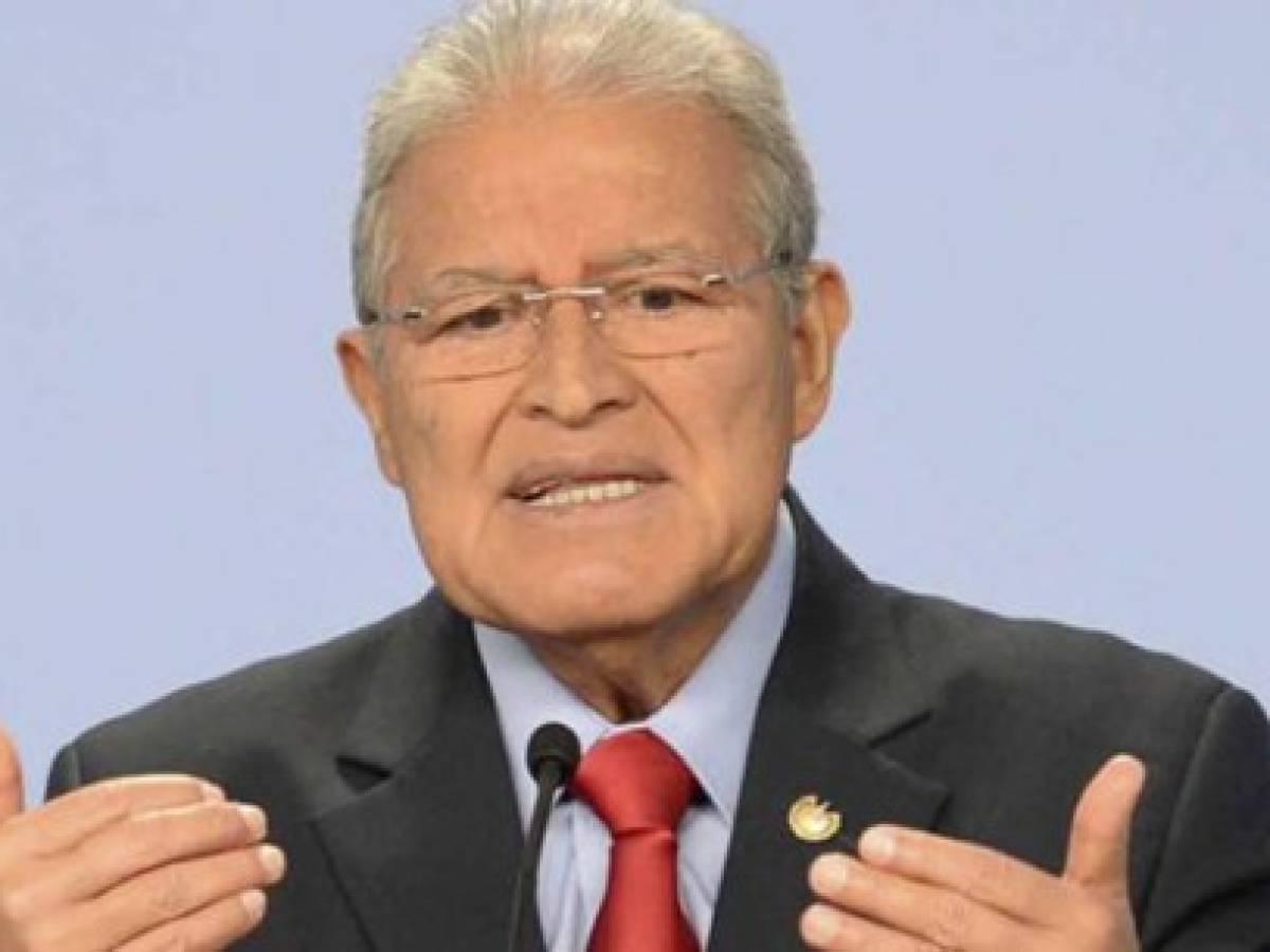 El Salvador: Sánchez acusa a oposición de 'invadir privacidad'