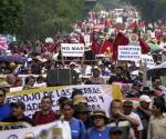<i>El Salvador. Los manifestantes marchan contra la entrada de la Asamblea Legislativa durante una manifestación del Primero de Mayo (Día del Trabajo) en San Salvador el 1 de mayo de 2024. FOTO Camilo FREEDMAN/AFP</i>