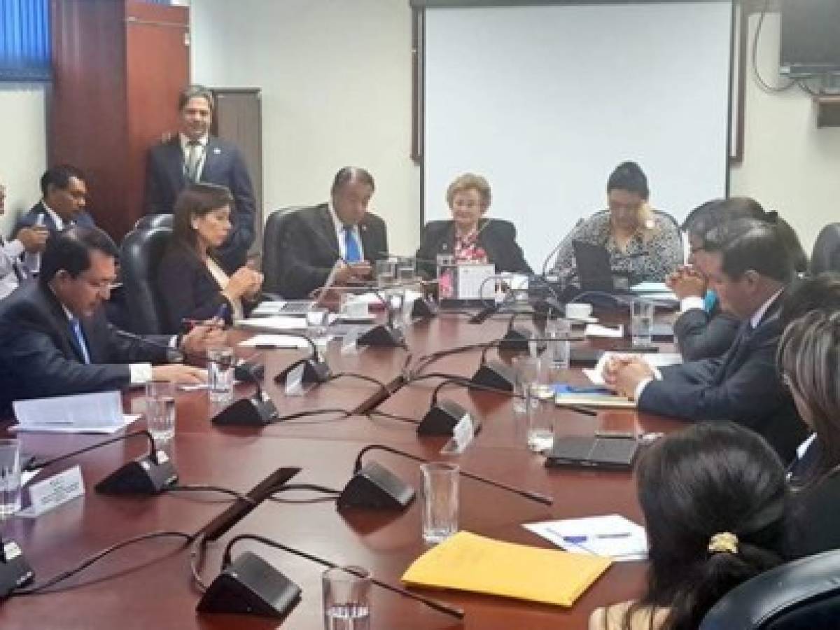El Salvador: FMLN insiste en aprobar reforma a pensiones
