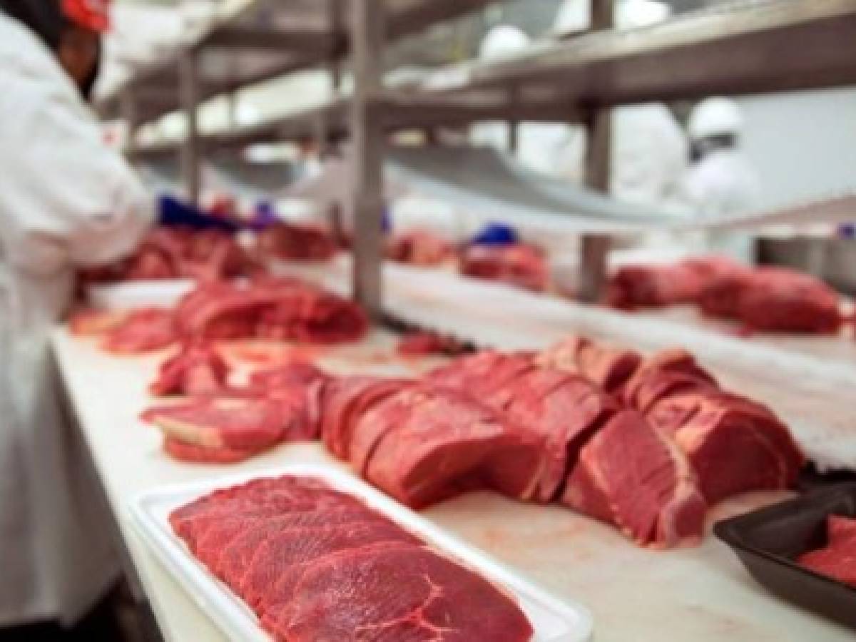 Panamá suspende exportación de carne de res a China