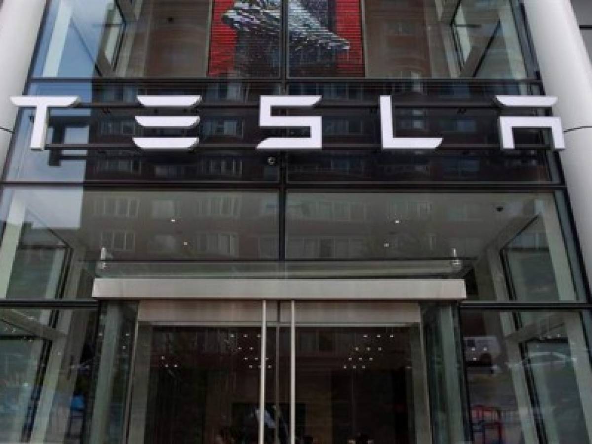 La acción de Tesla se dispara 14% y Elon Musk escala a lista de millonarios