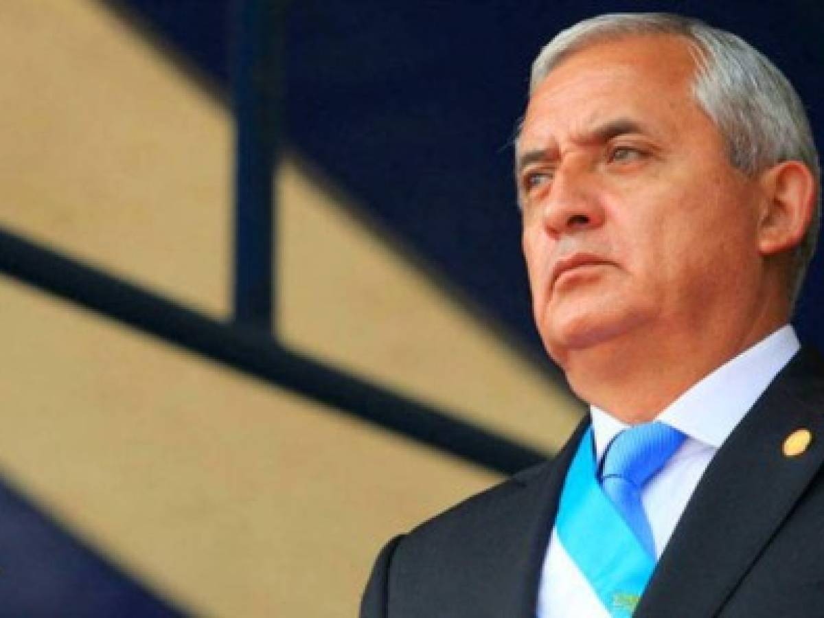 Guatemala: Otto Pérez embiste, pero su gabinete sigue desgranándose