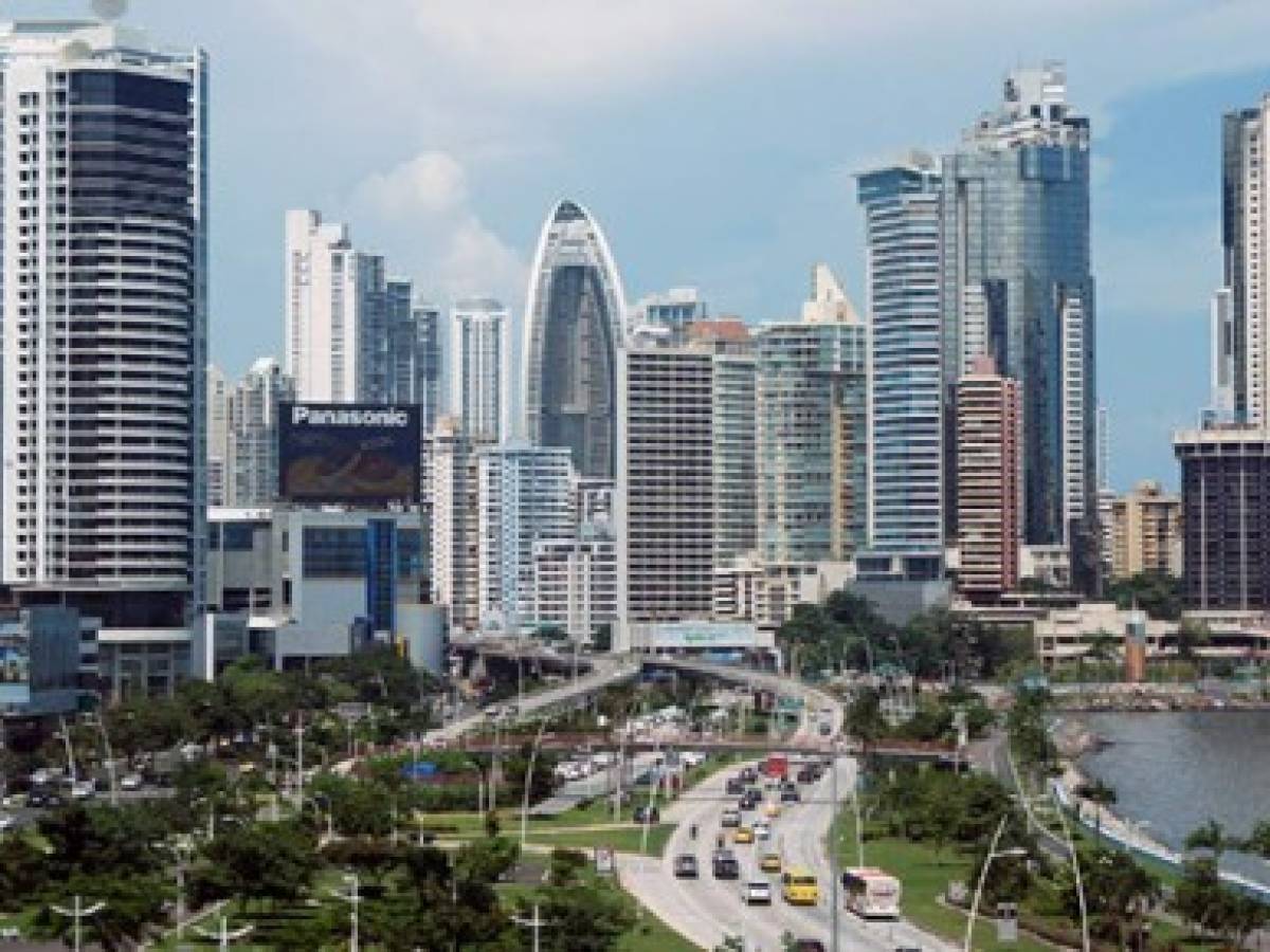 Fitch: Crecimiento de Panamá no será suficiente para reparar finanzas
