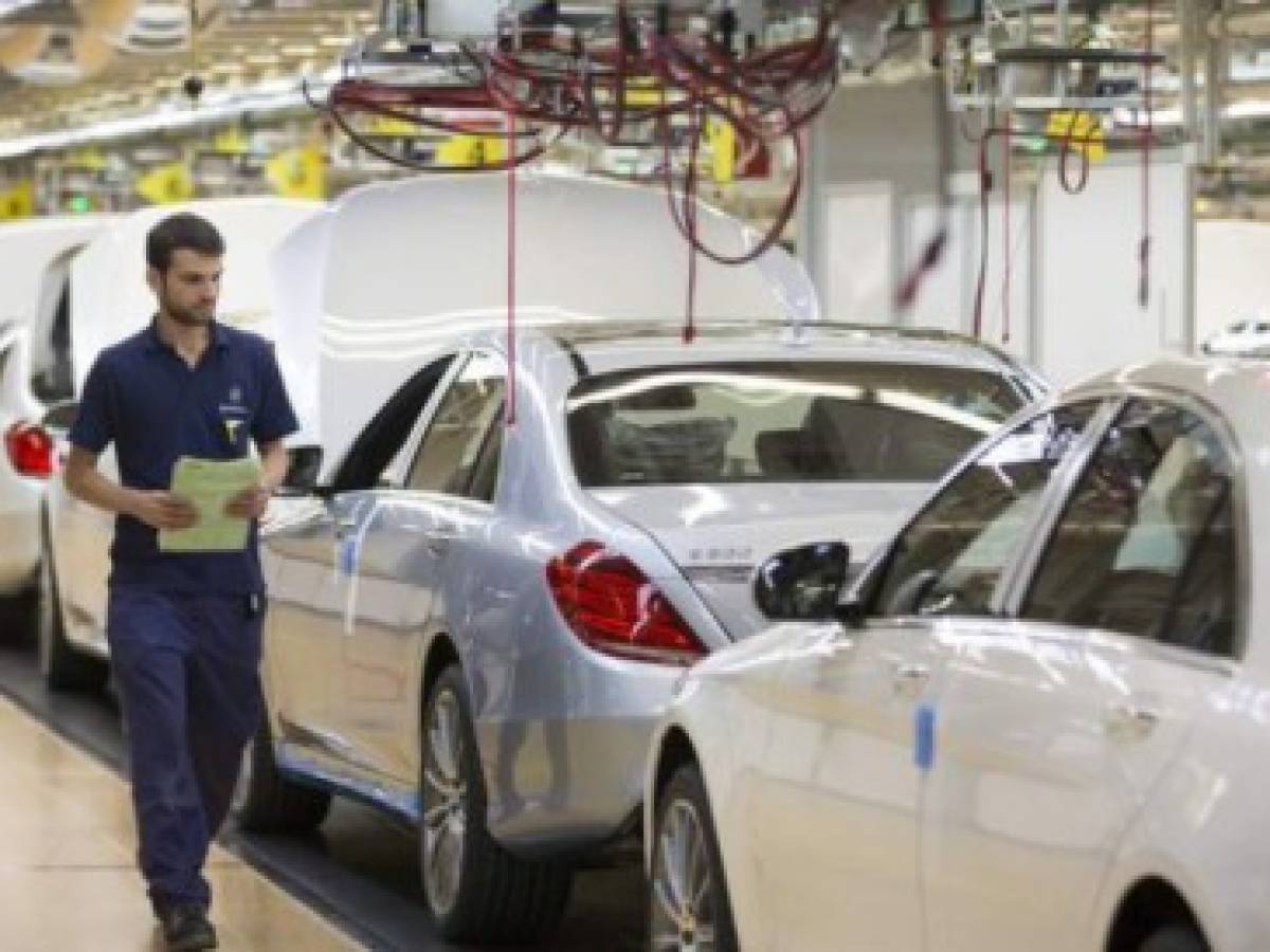 Retirarán 840.000 Mercedes-Benz y camionetas Daimler en EE.UU. por airbags defectuosos