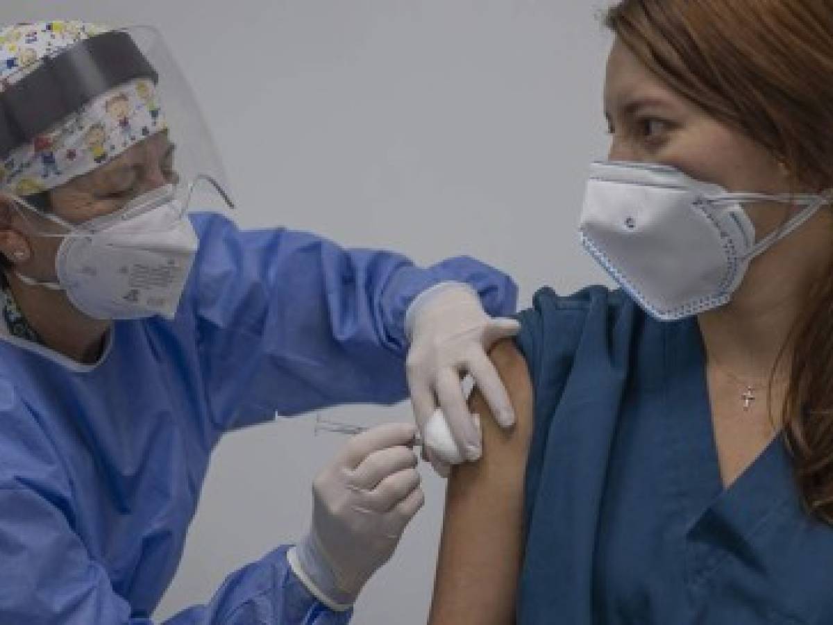Aciertos y errores de la vacunación contra la covid-19 en América Latina