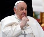 El papa Francisco descarta renuncia y habla de sus amores de juventud en autobiografía