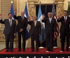 Biden junto a los presidentes de El Salvador y Guatemala y representante del gobierno de Honduras. (Foto: Agencias)
