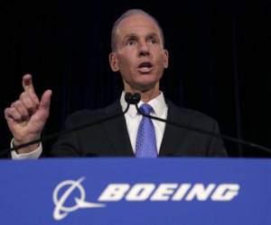 Boeing reemplazó el lunes a su director ejecutivo, Dennis Muilenburg, alegando que era necesario un cambio en momentos en que intenta restaurar su reputación por la prolongada crisis del modelo 737 MAX.