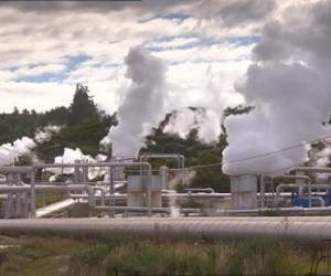 En geotermia actualmente se desarrolla un 10% de un potencial estimado total de 1.500 megavatios hora (MWh) y que el plan es crecer hasta un 50% a mediano plazo.