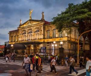 Teatro Nacional, en el centro de San José, uno de los lugares más visitados de la capital.
